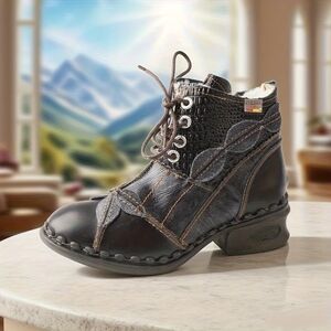 TMA EYES 9.5 Washed Leather Ankle Boots New In Box.